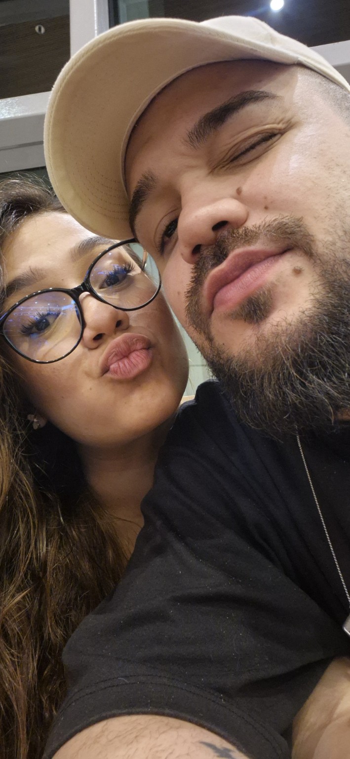 Casal em uma selfie descontraída